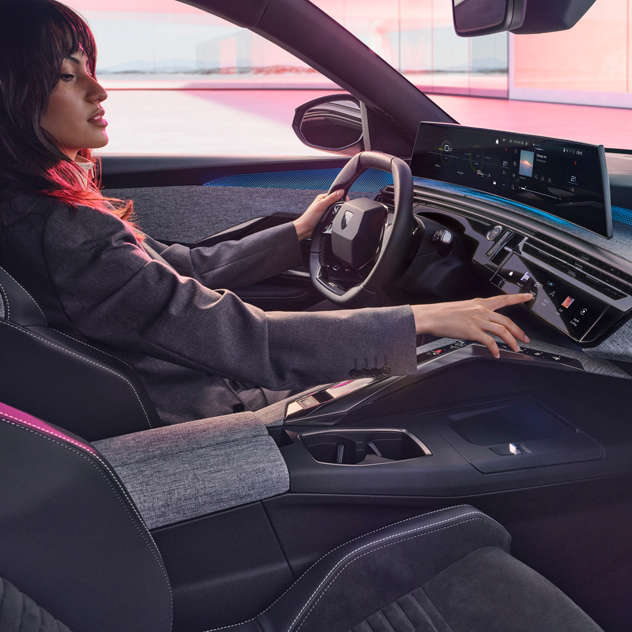 Місце водія у салоні Peugeot 3008