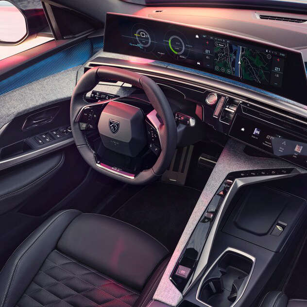 Місце водія у салоні нового Peugeot e-3008