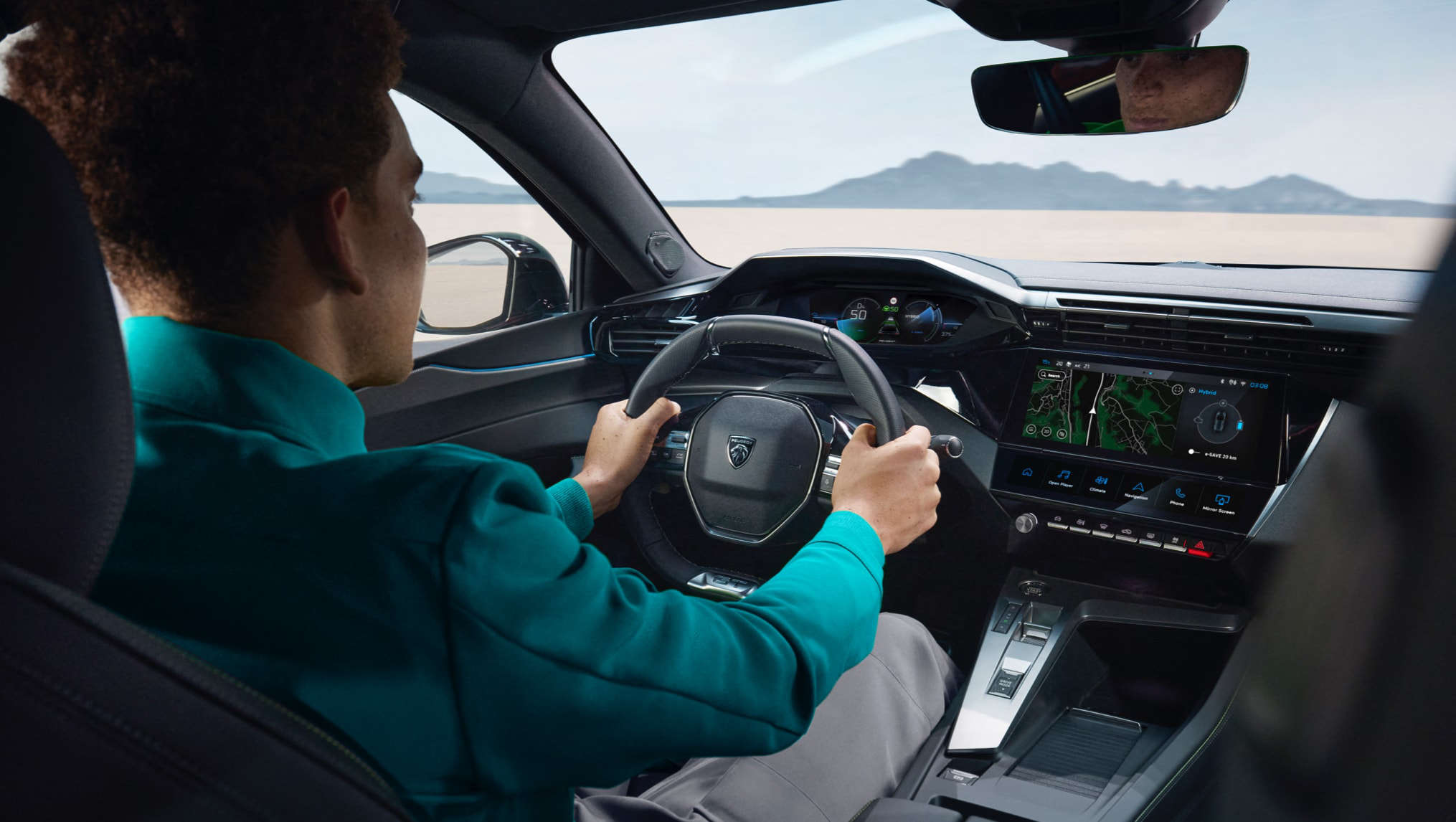 Салон Peugeot 408, чоловік за кермом