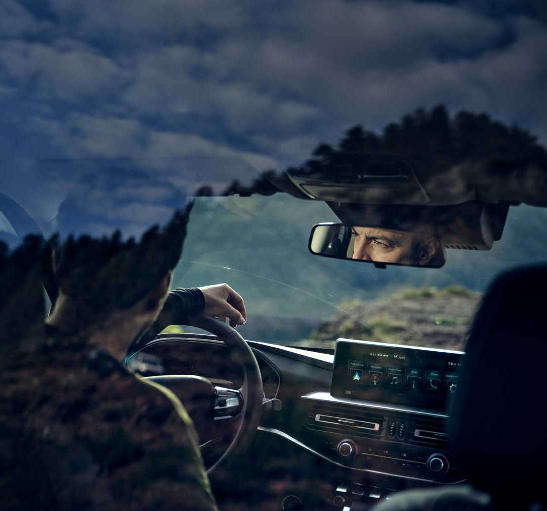 Салон Peugeot Landtrek, місце водія